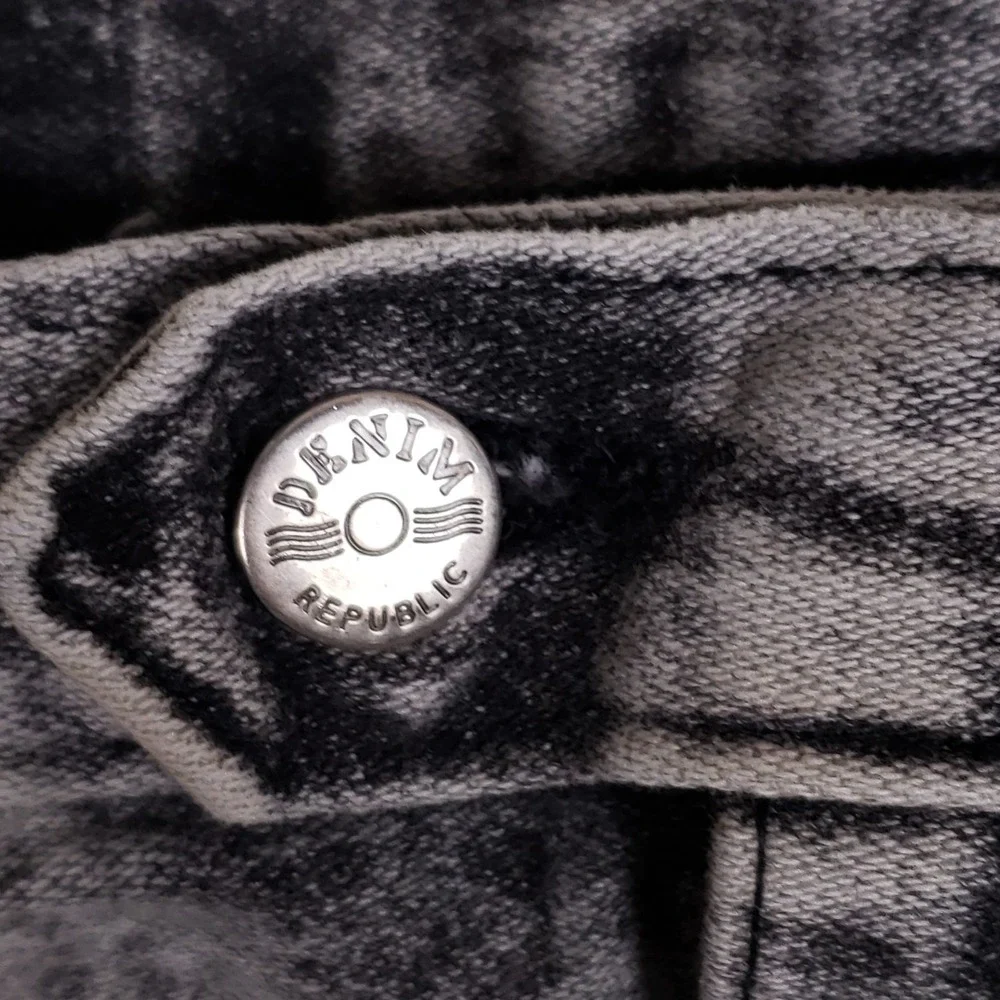 Republic Clothing Group see measurements